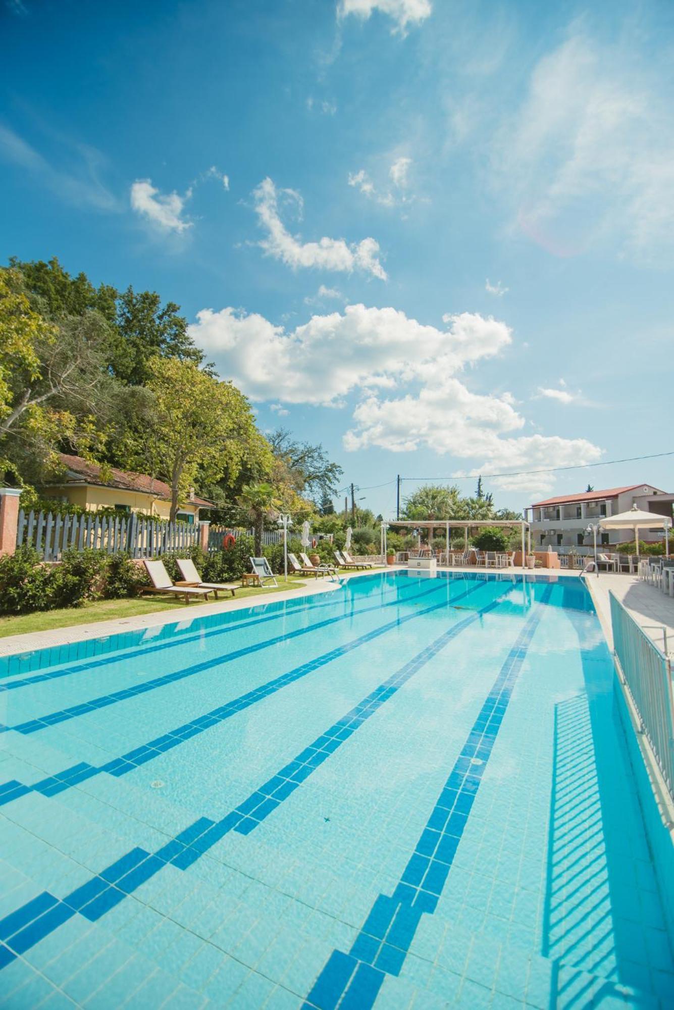 Aparthotel Dominoes Corfu Ipsos Esterno foto