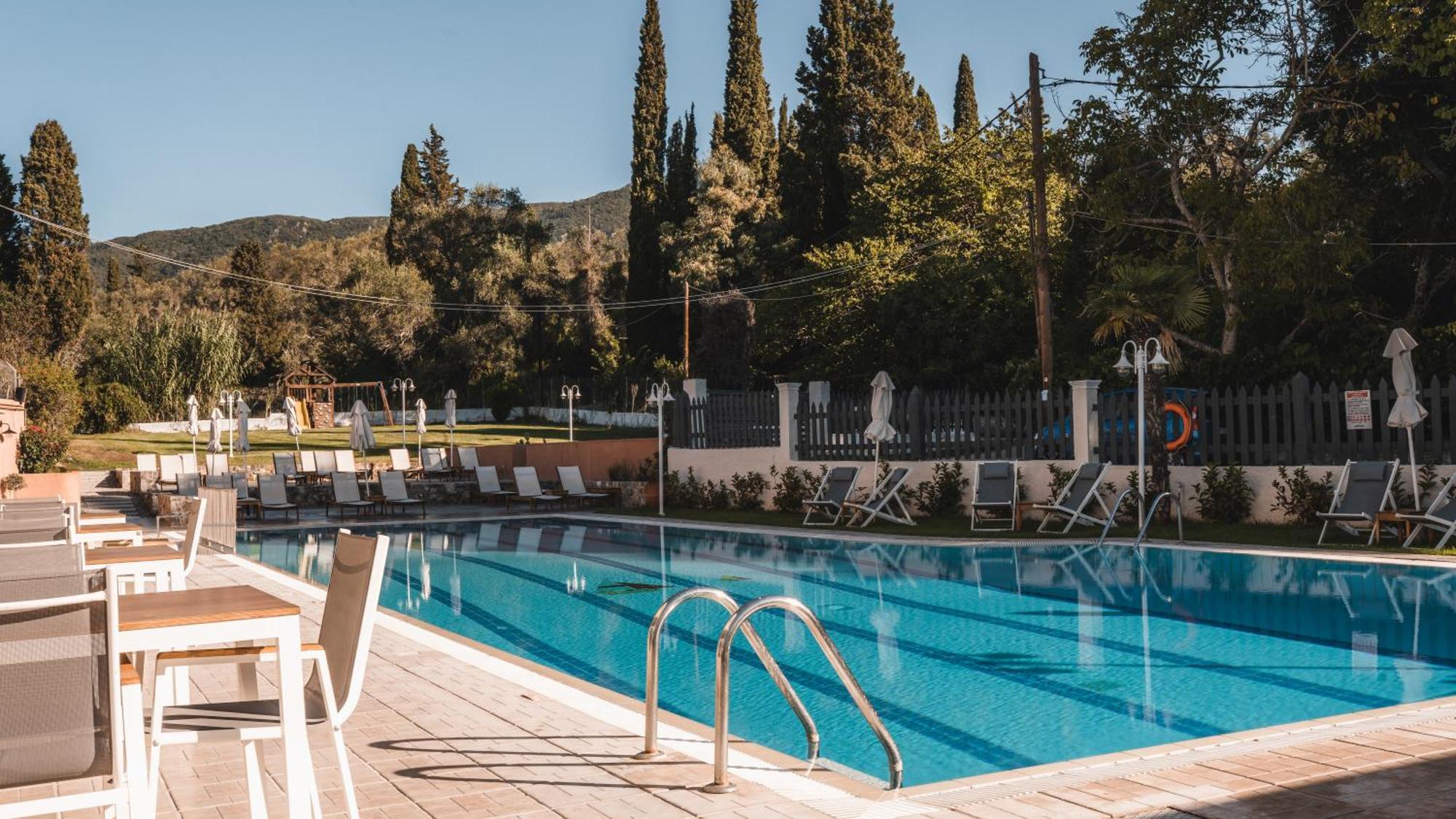 Aparthotel Dominoes Corfu Ipsos Esterno foto