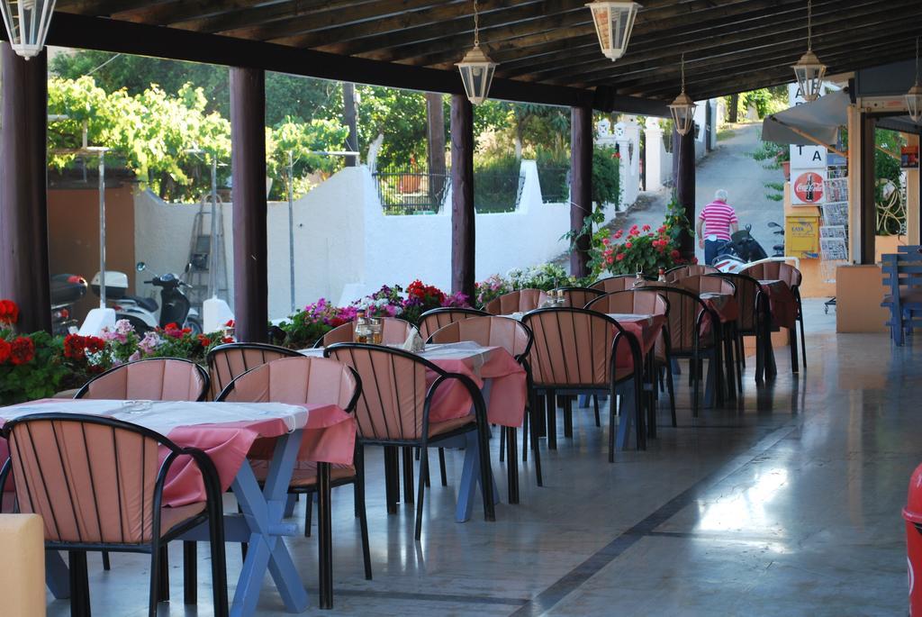 Aparthotel Dominoes Corfu Ipsos Esterno foto